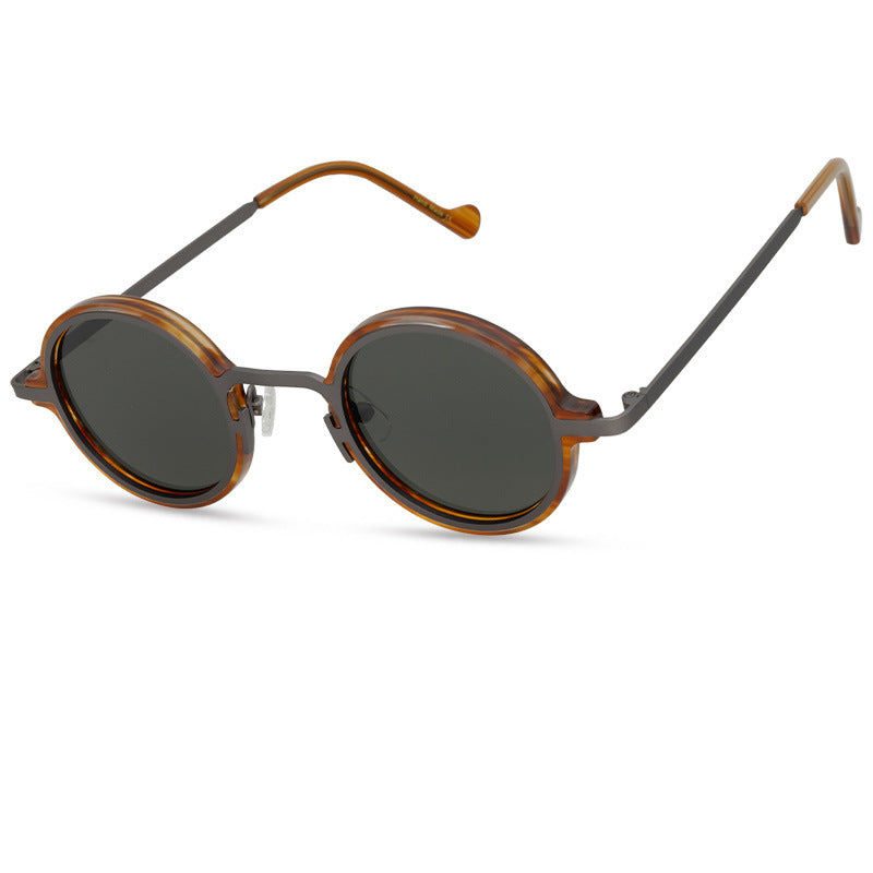 Round Sunglasses with accents around lenses and temples