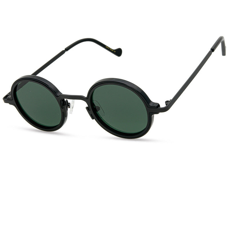 Round Sunglasses with accents around lenses and temples