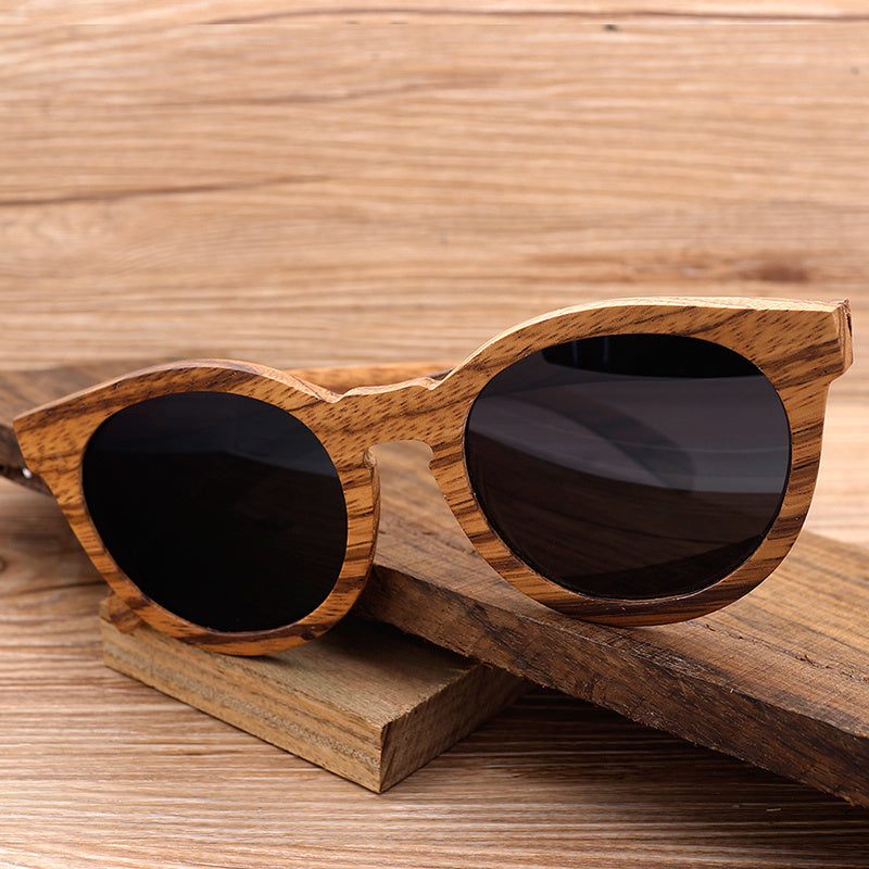 Wayfarer style Wood frame Round lenses Sunglasses