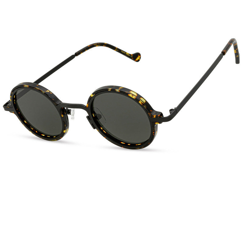 Round Sunglasses with accents around lenses and temples