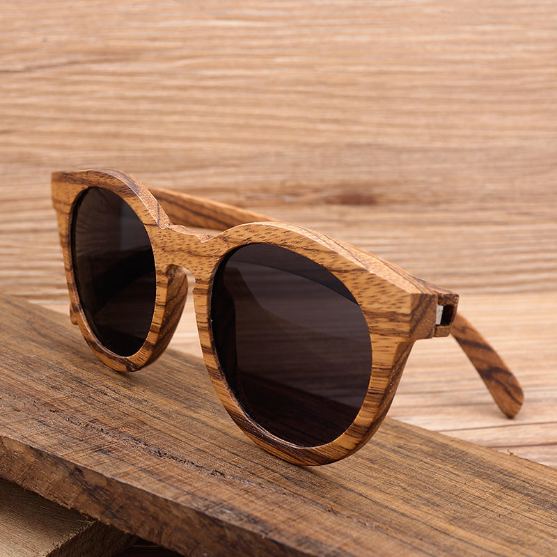Wayfarer style Wood frame Round lenses Sunglasses