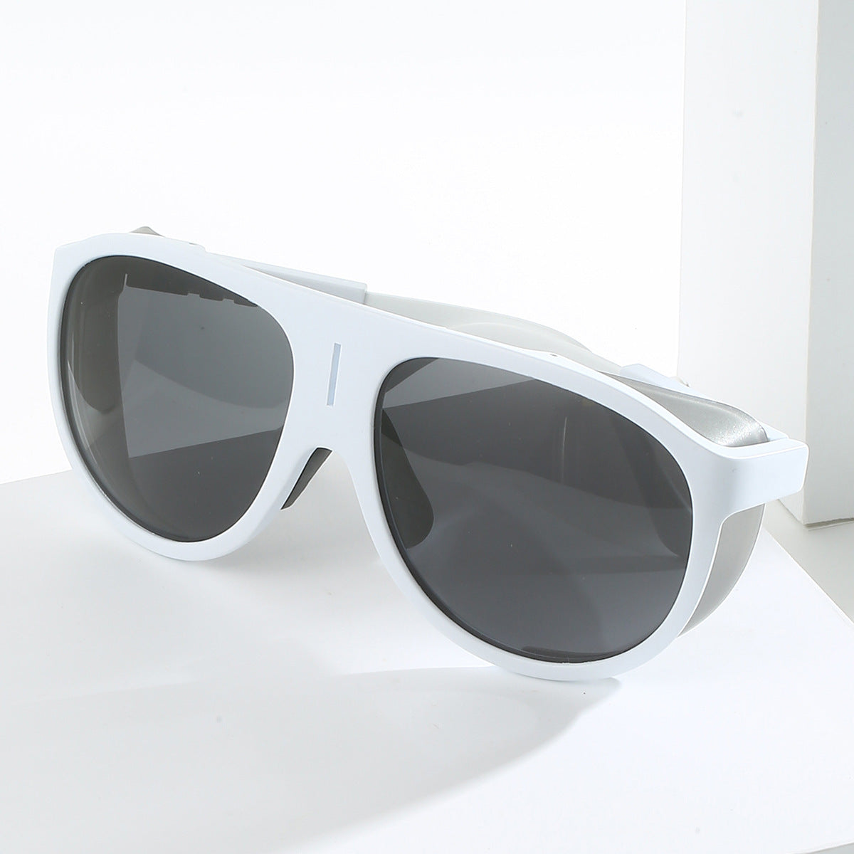 Goggle Style with Side Shields