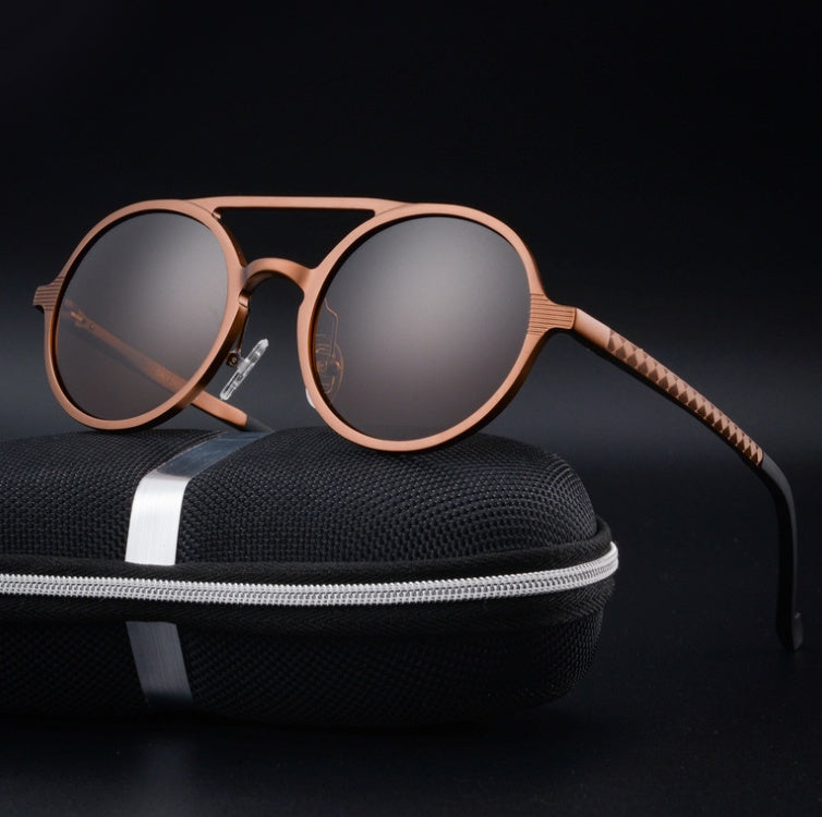 Round sunglasses with bridge piece and full frame