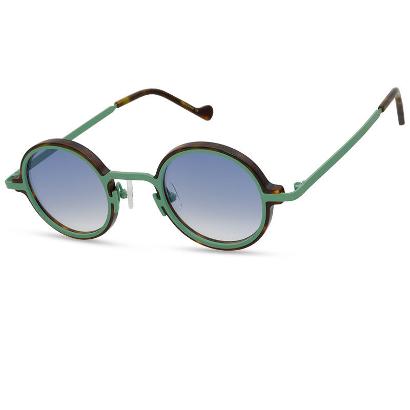 Round Sunglasses with accents around lenses and temples