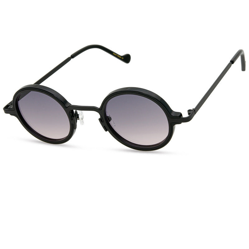 Round Sunglasses with accents around lenses and temples