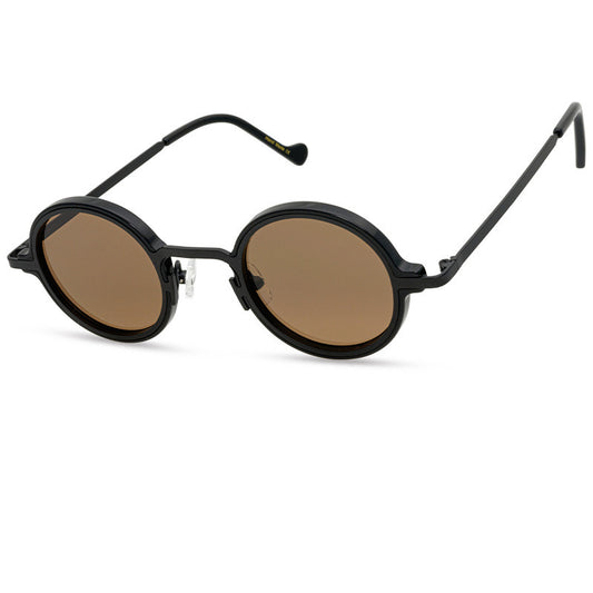 Round Sunglasses with accents around lenses and temples