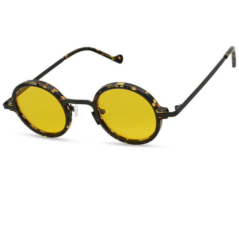 Round Sunglasses with accents around lenses and temples