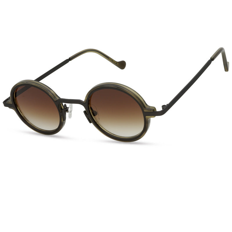 Round Sunglasses with accents around lenses and temples
