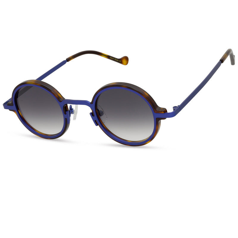 Round Sunglasses with accents around lenses and temples