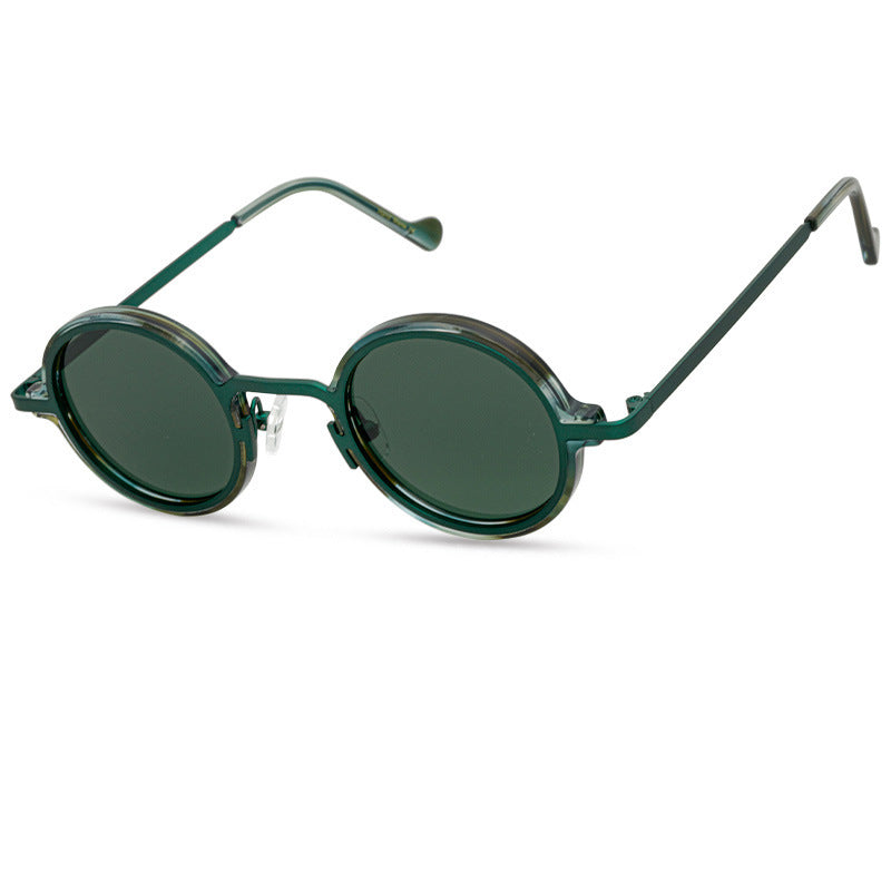 Round Sunglasses with accents around lenses and temples